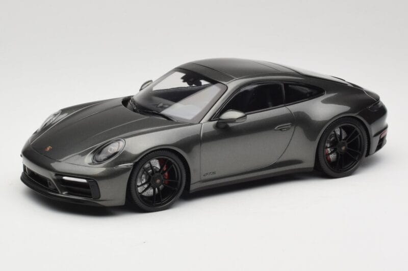 Porsche 911 992 Carrera 4 GTS Green Metallic Minichamps 1:18 155063101 Metaal