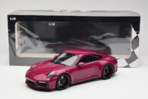 Porsche 911 992 Carrera 4 GTS Rubystar Minichamps 1:18 155063102 Metaal — afbeelding 6 van 6