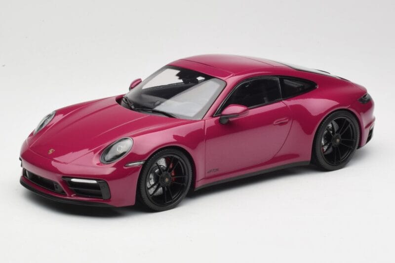 Porsche 911 992 Carrera 4 GTS Rubystar Minichamps 1:18 155063102 Metaal
