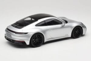 Porsche 911 992 Carrera 4 GTS Zilver Minichamps 1:18 155063104 Metaal — afbeelding 2 van 6