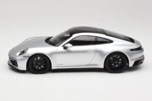 Porsche 911 992 Carrera 4 GTS Zilver Minichamps 1:18 155063104 Metaal — afbeelding 3 van 6