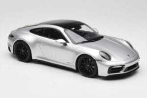 Porsche 911 992 Carrera 4 GTS Zilver Minichamps 1:18 155063104 Metaal — afbeelding 4 van 6
