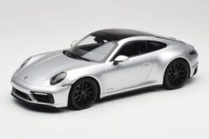 Porsche 911 992 Carrera 4 GTS Zilver Minichamps 1:18 155063104 Metaal