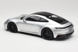 Porsche 911 992 Carrera 4 GTS Zilver Minichamps 1:18 155063104 Metaal — afbeelding 5 van 6