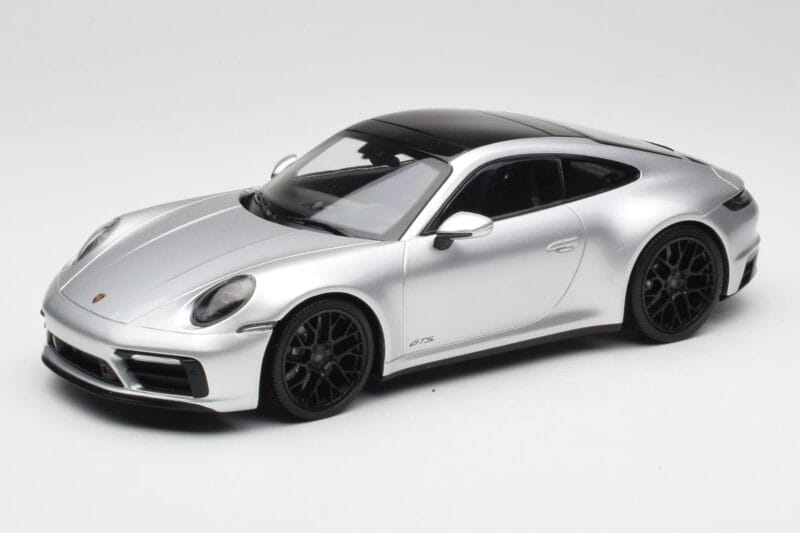 Porsche 911 992 Carrera 4 GTS Zilver Minichamps 1:18 155063104 Metaal