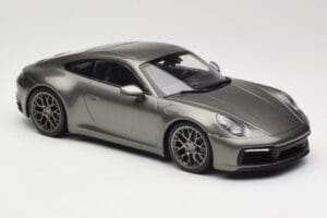 Porsche 911 992 Carrera 4S Aventurine Green Metallic Minichamps 1:18 155067328 Metaal — afbeelding 2 van 6