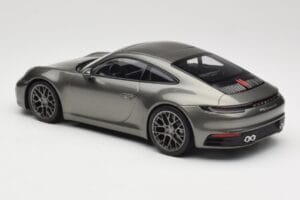 Porsche 911 992 Carrera 4S Aventurine Green Metallic Minichamps 1:18 155067328 Metaal — afbeelding 4 van 6