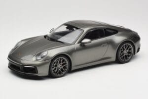 Porsche 911 992 Carrera 4S Aventurine Green Metallic Minichamps 1:18 155067328 Metaal