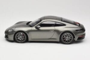 Porsche 911 992 Carrera 4S Aventurine Green Metallic Minichamps 1:18 155067328 Metaal — afbeelding 5 van 6