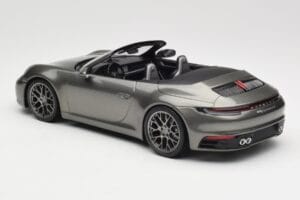 Porsche 911 992 Carrera 4S Cabriolet Mamba Green Metallic Minichamps 1:18 155067337 Metaal — afbeelding 5 van 6