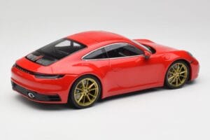 Porsche 911 992 Carrera 4S Guards Rood & Gouden Wielen Minichamps 1:18 153067328 Metaal — afbeelding 2 van 6