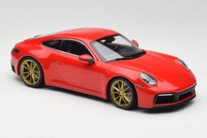 Porsche 911 992 Carrera 4S Guards Rood & Gouden Wielen Minichamps 1:18 153067328 Metaal — afbeelding 4 van 6