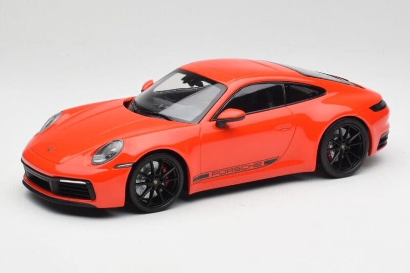 Porsche 911 992 Carrera 4S Lava Oranje Minichamps 1:18 155067327 Metaal