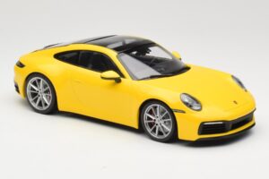 Porsche 911 992 Carrera 4S Geel Minichamps 1:18 155067320 Metaal — afbeelding 4 van 6