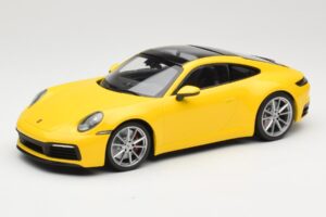 Porsche 911 992 Carrera 4S Geel Minichamps 1:18 155067320 Metaal