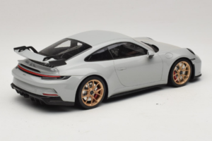 Porsche 911 992 GT3 Chalk Gouden Wielen Minichamps 1:18 117069001 Metaal — afbeelding 2 van 6