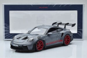Porsche 911 992 GT3 RS Arctic Grijs Pyro Rood Norev 1:18 187350 Metaal — afbeelding 8 van 8