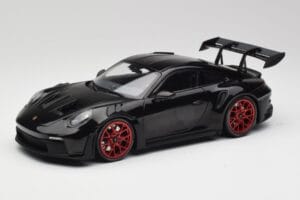 Porsche 911 992 GT3 RS Zwart & Rode Wielen & Zwart Decor Minichamps 1:18 153062240 Metaal