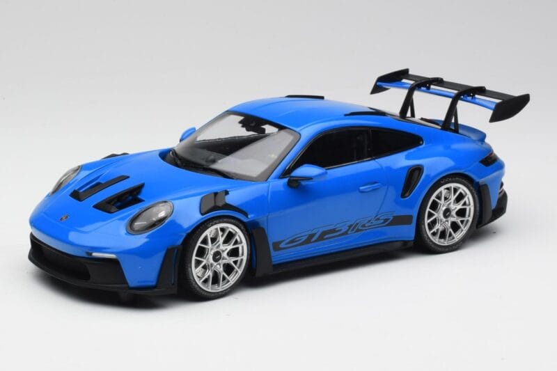 Porsche 911 992 GT3 RS Blauw & Zilveren Wielen & Zwart Decor Minichamps 1:18 153062234 Metaal