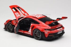 Porsche 911 992 GT3 RS Getspeed Race Taxi Guards Red Minichamps 1:18 110062040 Metaal — afbeelding 5 van 8