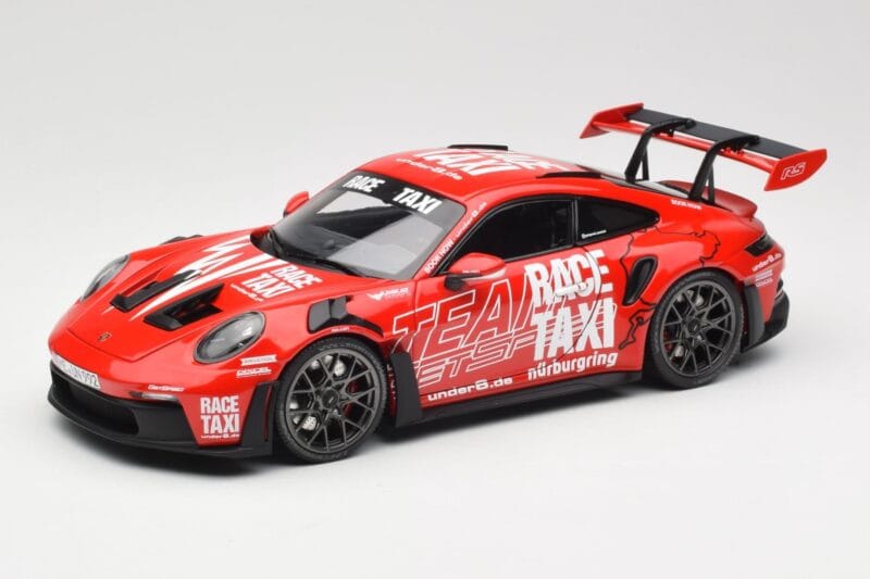 Porsche 911 992 GT3 RS Getspeed Race Taxi Guards Red Minichamps 1:18 110062040 Metaal