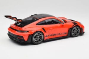 Porsche 911 992 GT3 RS Guards Oranje & Zilveren Velgen Minichamps 1:18 911992002 Metaal — afbeelding 2 van 6