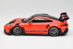 Porsche 911 992 GT3 RS Guards Oranje & Zilveren Velgen Minichamps 1:18 911992002 Metaal — afbeelding 3 van 6