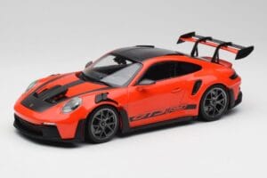 Porsche 911 992 GT3 RS Guards Oranje & Zilveren Velgen Minichamps 1:18 911992002 Metaal