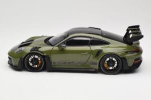 Porsche 911 992 GT3 RS Nato Olive & Black Wheels Minichamps 1:18 110062027 Metaal — afbeelding 4 van 8