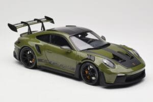Porsche 911 992 GT3 RS Nato Olive & Black Wheels Minichamps 1:18 110062027 Metaal — afbeelding 6 van 8