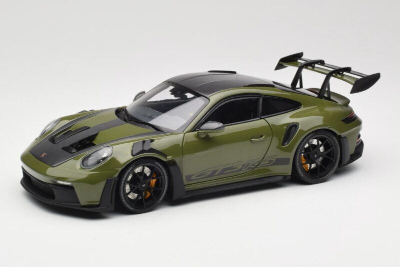 Porsche 911 992 GT3 RS Nato Olive & Black Wheels Minichamps 1:18 110062027 Metaal