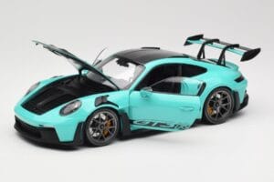 Porsche 911 992 GT3 RS Python Green & Dark Silver Wheels Minichamps 1:18 110062026 Metaal — afbeelding 2 van 8