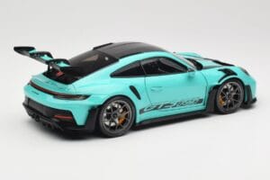 Porsche 911 992 GT3 RS Python Green & Dark Silver Wheels Minichamps 1:18 110062026 Metaal — afbeelding 3 van 8