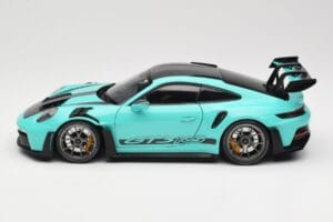 Porsche 911 992 GT3 RS Python Green & Dark Silver Wheels Minichamps 1:18 110062026 Metaal — afbeelding 4 van 8