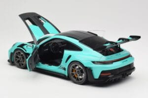 Porsche 911 992 GT3 RS Python Green & Dark Silver Wheels Minichamps 1:18 110062026 Metaal — afbeelding 5 van 8