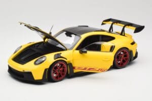 Porsche 911 992 GT3 RS Racing Yellow Weissach Package & Red Wheels Minichamps 1:18 110062025 Metaal — afbeelding 2 van 8