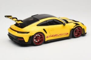 Porsche 911 992 GT3 RS Racing Yellow Weissach Package & Red Wheels Minichamps 1:18 110062025 Metaal — afbeelding 3 van 8