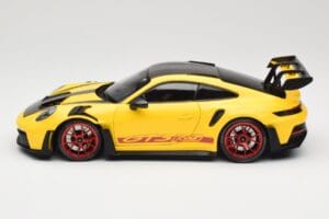 Porsche 911 992 GT3 RS Racing Yellow Weissach Package & Red Wheels Minichamps 1:18 110062025 Metaal — afbeelding 4 van 8