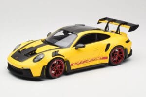 Porsche 911 992 GT3 RS Racing Yellow Weissach Package & Red Wheels Minichamps 1:18 110062025 Metaal