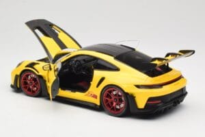 Porsche 911 992 GT3 RS Racing Yellow Weissach Package & Red Wheels Minichamps 1:18 110062025 Metaal — afbeelding 5 van 8