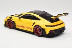 Porsche 911 992 GT3 RS Racing Yellow Weissach Package & Red Wheels Minichamps 1:18 110062025 Metaal — afbeelding 7 van 8