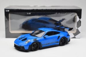 Porsche 911 992 GT3 RS Shark Blauw & Zwarte Wielen Minichamps 1:18 153062233 Metaal — afbeelding 6 van 6