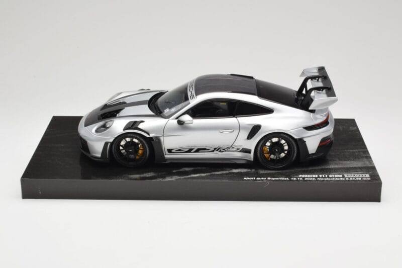 Porsche 911 992 GT3 RS Zilver Weissach Package Minichamps 1:18 110062020 Metaal