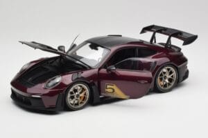 Porsche 911 992 GT3 RS Ultraviolet & Zilveren Wielen Minichamps 1:18 110062029 Metaal — afbeelding 2 van 8