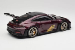 Porsche 911 992 GT3 RS Ultraviolet & Zilveren Wielen Minichamps 1:18 110062029 Metaal — afbeelding 3 van 8