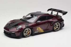 Porsche 911 992 GT3 RS Ultraviolet & Zilveren Wielen Minichamps 1:18 110062029 Metaal