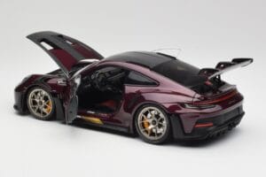Porsche 911 992 GT3 RS Ultraviolet & Zilveren Wielen Minichamps 1:18 110062029 Metaal — afbeelding 5 van 8