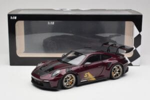 Porsche 911 992 GT3 RS Ultraviolet & Zilveren Wielen Minichamps 1:18 110062029 Metaal — afbeelding 8 van 8