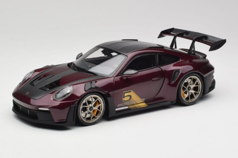 Porsche 911 992 GT3 RS Ultraviolet & Zilveren Wielen Minichamps 1:18 110062029 Metaal