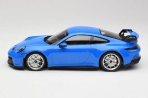Porsche 911 992 GT3 Shark Blauw & Zilveren Wielen Minichamps 1:18 143069015 Hars — afbeelding 3 van 6